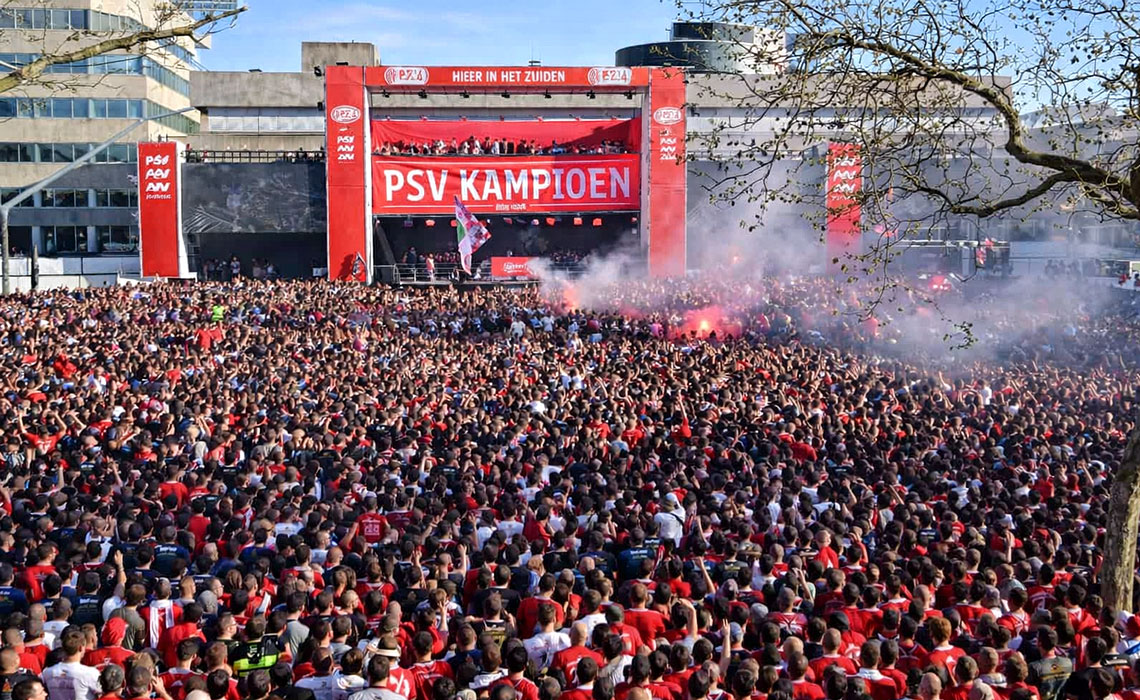 Tijdelijke podiumconstructie voor de huldiging van PSV in Eindhoven