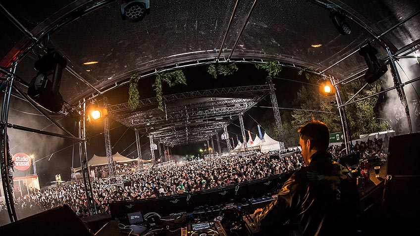 overdekt DJ-podium XO Belgium