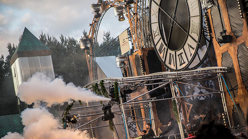 overdekte podium-constructie DJ XO Belgium