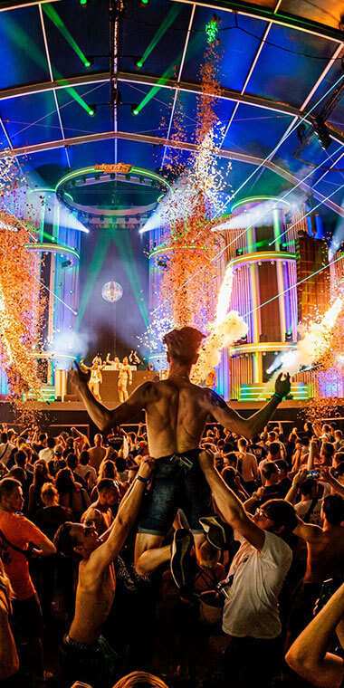 intents festival indoor podium