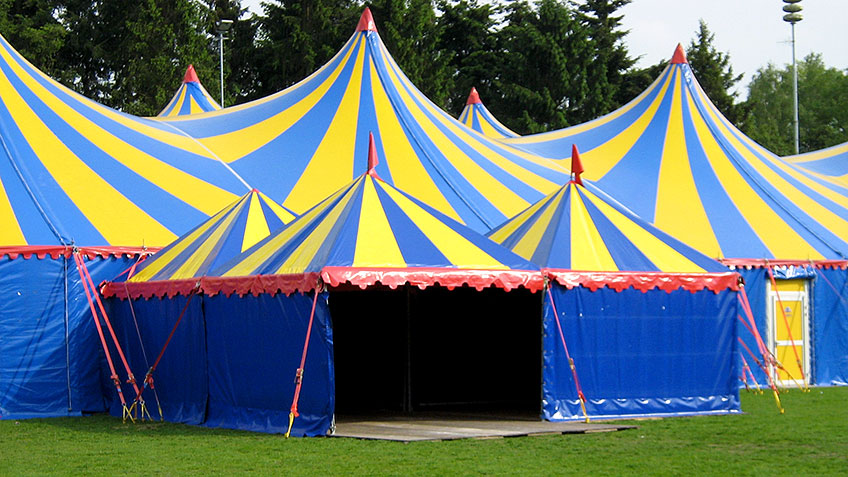Blauw-gele carretent op evenement
