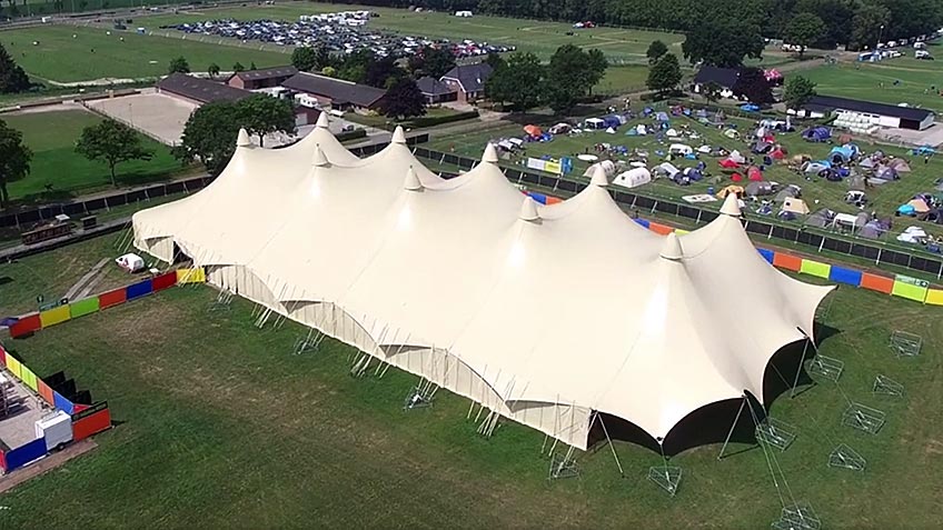 Veilige tent met open eindstuk