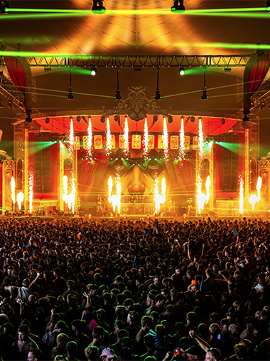 Evenemententent huren inclusief podium, verlichting en geluidsinstallatie