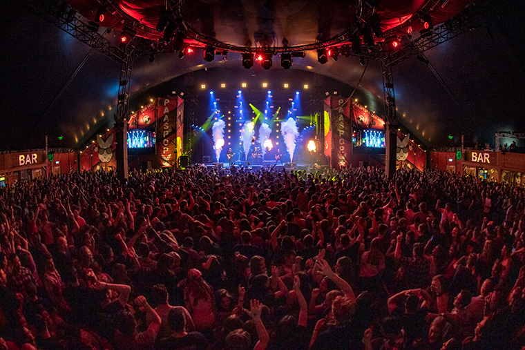 Festivaltent met hoge rigging capaciteit voor podium constructies en shows