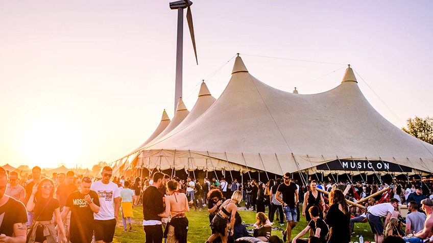 Festivaltent huren voor groot muziekfestival in Nederland en België met duizenden bezoekers