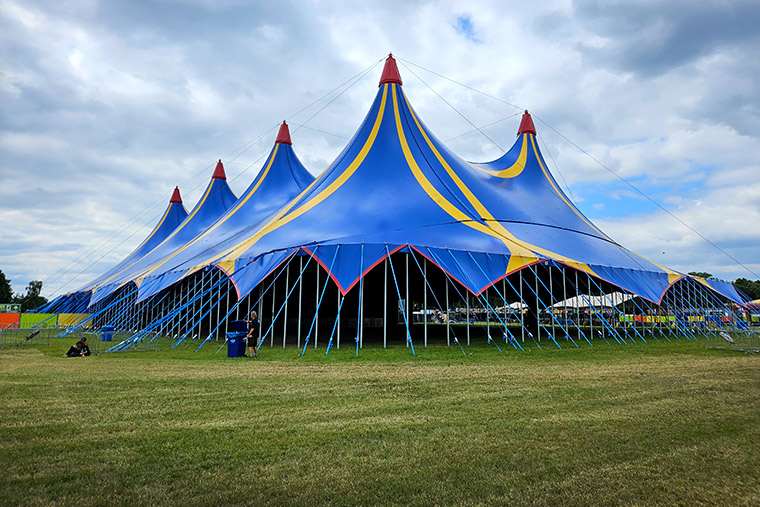 Festivaltent huren riggingcapaciteit